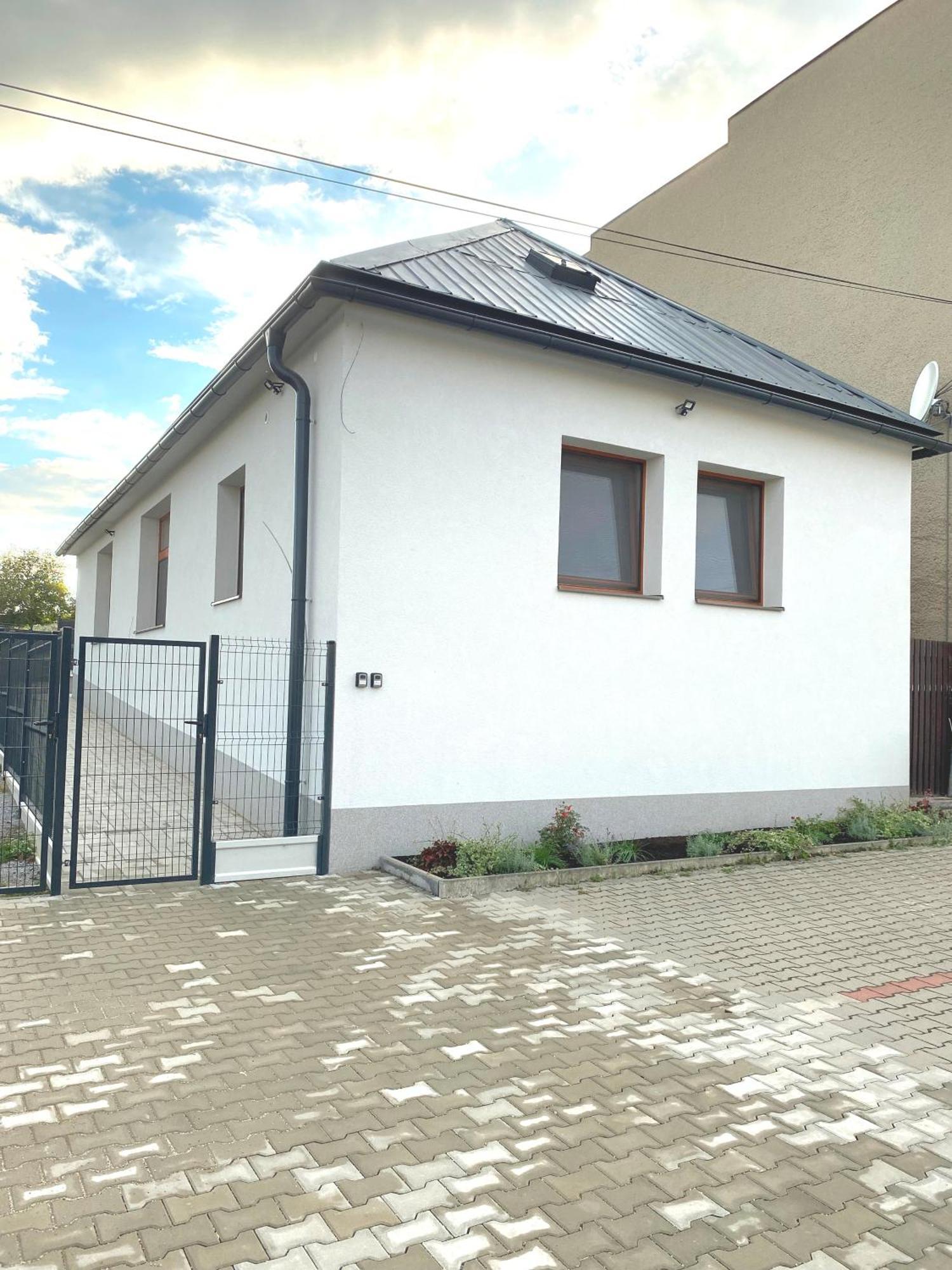 Ubytovanie Vo Dvore Badin Exterior photo